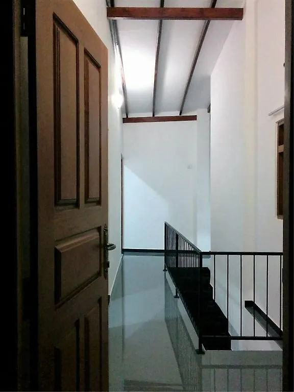 לינה וארוחת בוקר נגומבו House Of Seya