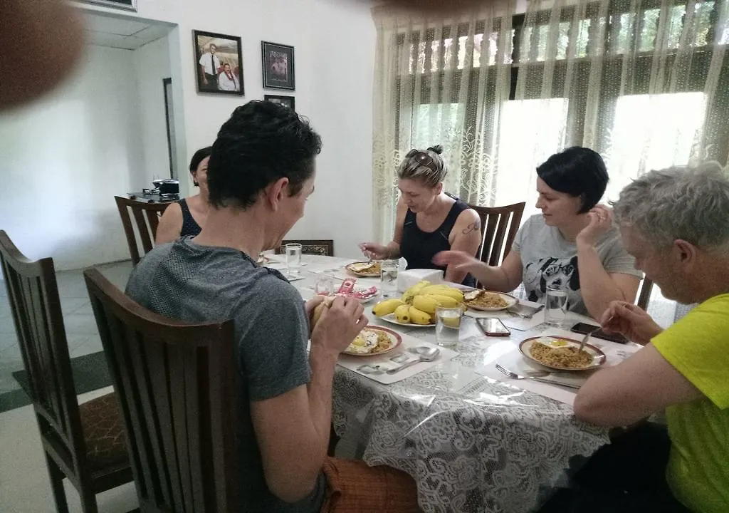 לינה וארוחת בוקר נגומבו House Of Seya 3*,  סרי לנקה
